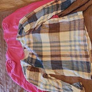 Puff sleeve plaid top EUC
